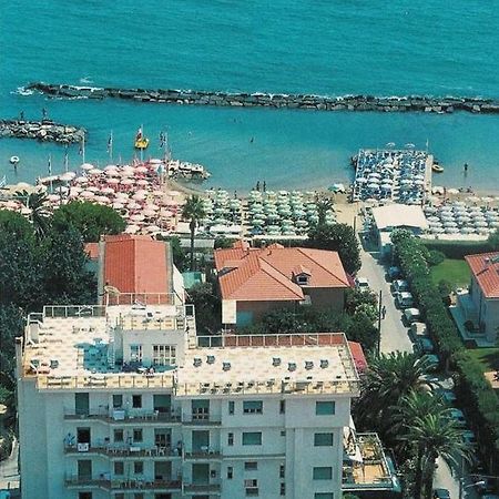 Casavacanze Internazionale Ντιάνο Μαρίνα Εξωτερικό φωτογραφία