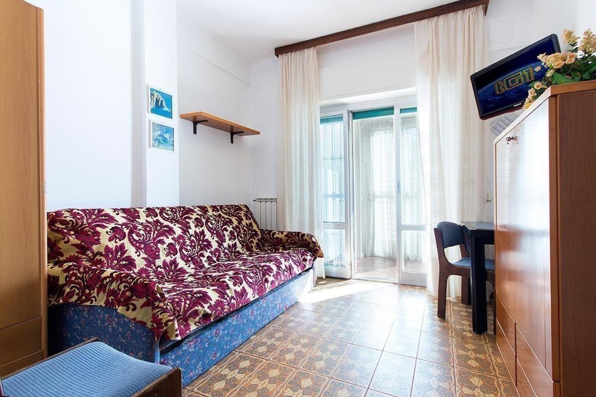 Casavacanze Internazionale Ντιάνο Μαρίνα Εξωτερικό φωτογραφία