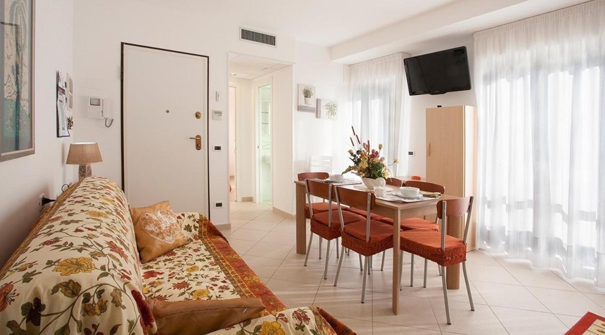 Casavacanze Internazionale Ντιάνο Μαρίνα Εξωτερικό φωτογραφία