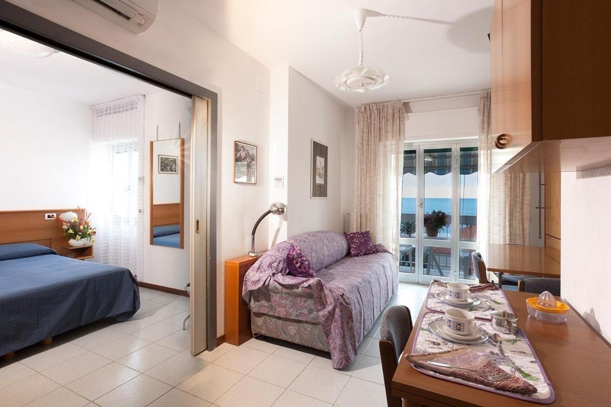 Casavacanze Internazionale Ντιάνο Μαρίνα Εξωτερικό φωτογραφία